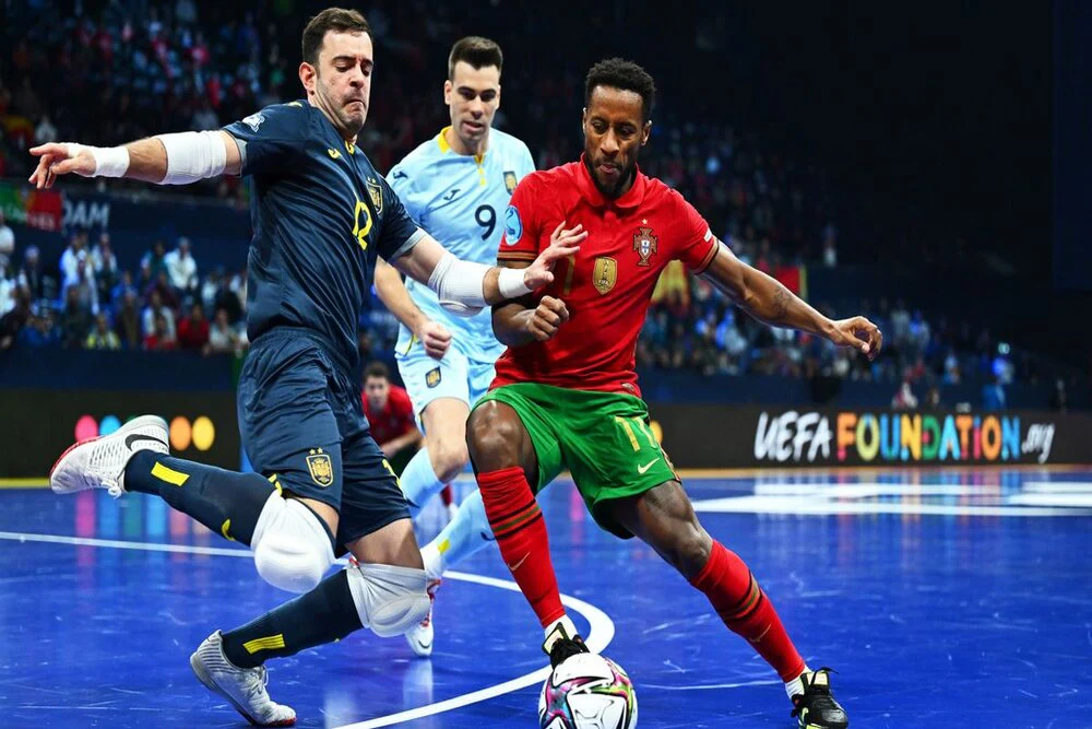 大力神杯已经抵达华盛顿！北京时间6日凌晨正式抽签